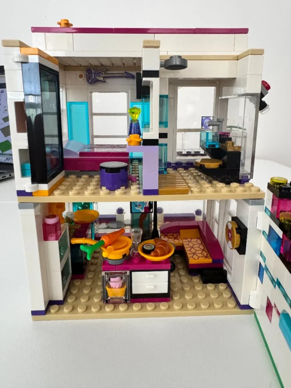 LEGO Friends Livi's Pop Star House  (#41135, 597 pieces) - Retired